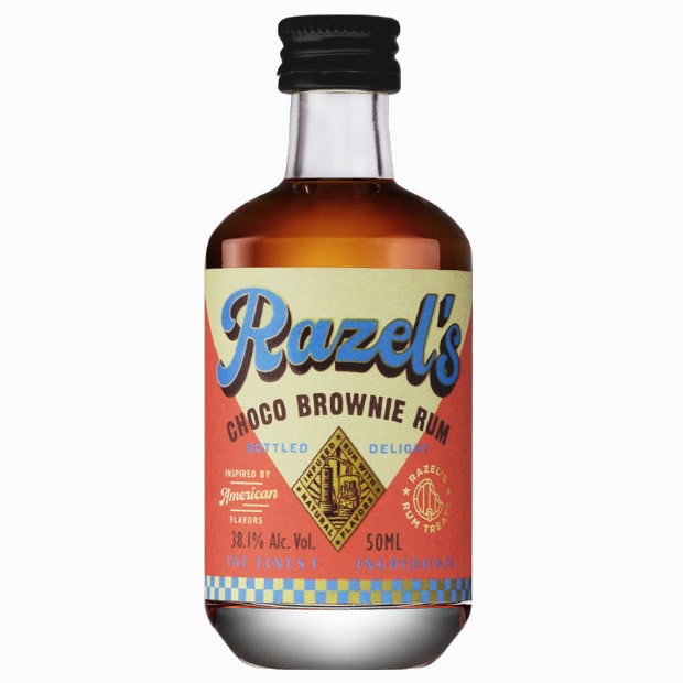 Mini RAZEL'S Choco Brownie Rum, brauner Rum, 38,1%, 0,05L, Rumlikör,  Dessert Rum, frisch gebackener Schokoladenbrownie, süß,samtig-weich, cremig  und süß, tolle Noten von dunklem Kakao, Rührteig und etwas Kaffee– Rum Hof